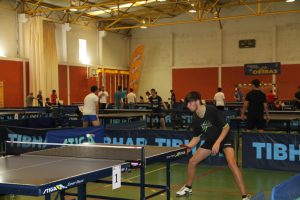 Jogos de Oeiras crianças e adultos a jogar ténis de mesa