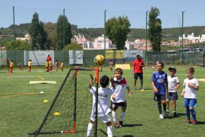 Jogos de Oeiras crianças a jogar futebol