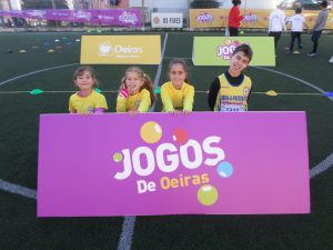 jogos de oeiras crianças praticando atletismo