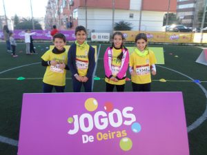 jogos de oeiras crianças praticando atletismo