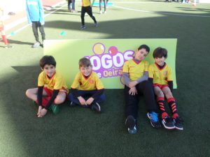 jogos de oeiras crianças praticando atletismo