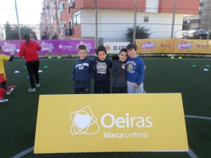 jogos de oeiras crianças praticando atletismo