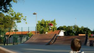 Jogos de Oeiras crianças e adultos a andar de skate