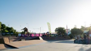 Jogos de Oeiras crianças e adultos a andar de skate