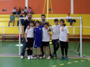 jogos de oeiras crianças a jogar futsal