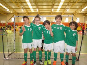 jogos de oeiras crianças a jogar futsal