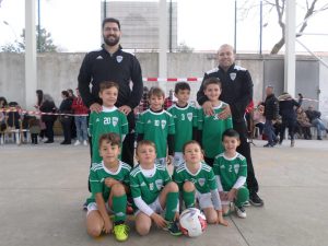 jogos de oeiras crianças a jogar futebol