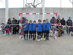 jogos de oeiras crianças a jogar futebol