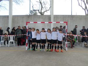 jogos de oeiras crianças a jogar futebol