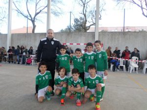 jogos de oeiras crianças a jogar futebol