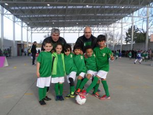 jogos de oeiras crianças a jogar futebol