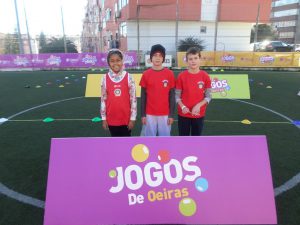 jogos de oeiras crianças praticando atletismo