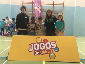 jogos de oeiras crianças a jogar basquetebol