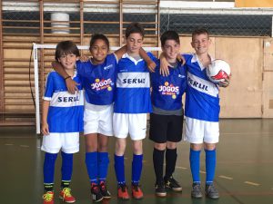 jogos de oeiras crianças a jogar futsal