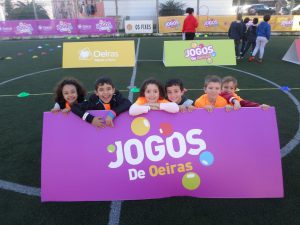 jogos de oeiras crianças praticando atletismo