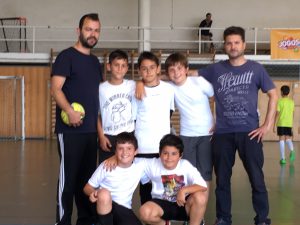 jogos de oeiras crianças a jogar futsal