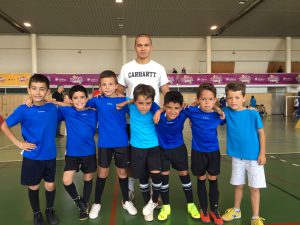 jogos de oeiras crianças a jogar futsal