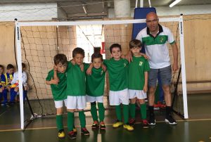 jogos de oeiras crianças a jogar futsal