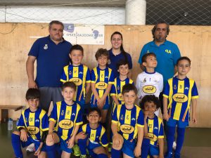 jogos de oeiras crianças a jogar futsal