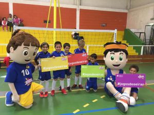 jogos de oeiras crianças a jogar futsal