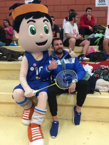 jogos de oeiras crianças a jogar badminton