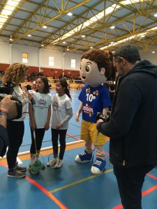 jogos de oeiras crianças a jogar badminton