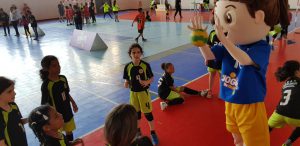 jogos de oeiras crianças a jogar andebol