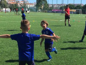 Jogos de Oeiras crianças a jogar futebol