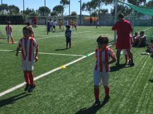 Jogos de Oeiras crianças a jogar futebol