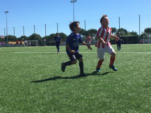 Jogos de Oeiras crianças a jogar futebol