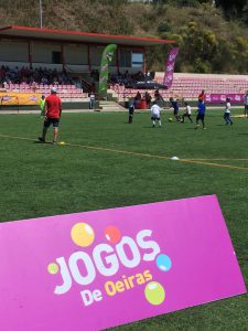 Jogos de Oeiras crianças a jogar futebol