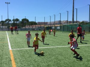 Jogos de Oeiras crianças a jogar futebol