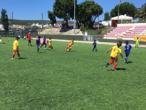 Jogos de Oeiras crianças a jogar futebol