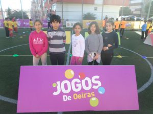 jogos de oeiras crianças praticando atletismo