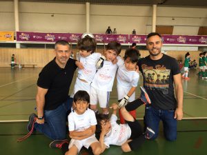 jogos de oeiras crianças a jogar futsal