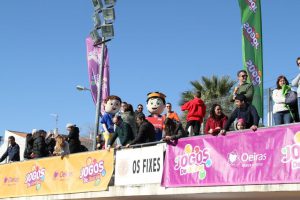 jogos de oeiras crianças praticando atletismo