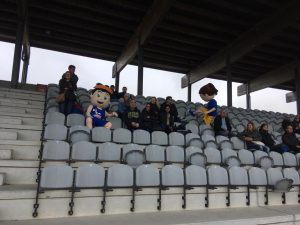 jogos de oeiras crianças a jogar futebol