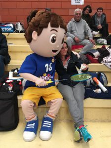 jogos de oeiras crianças a jogar badminton