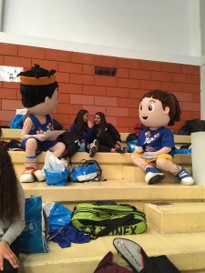 jogos de oeiras crianças a jogar badminton