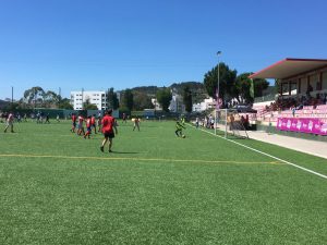 Jogos de Oeiras crianças a jogar futebol